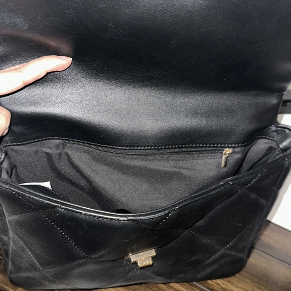 Black shoulder bag with gold chain - Picture 3 of 4